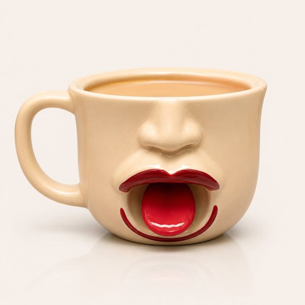 The tongue mug seen from the front