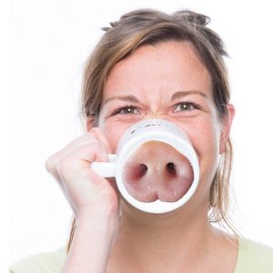 Ceramic mug with a pig nose printed inside the base